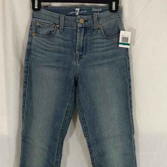 7 For All Mankind Kimmie Crop Light Wash Size 24